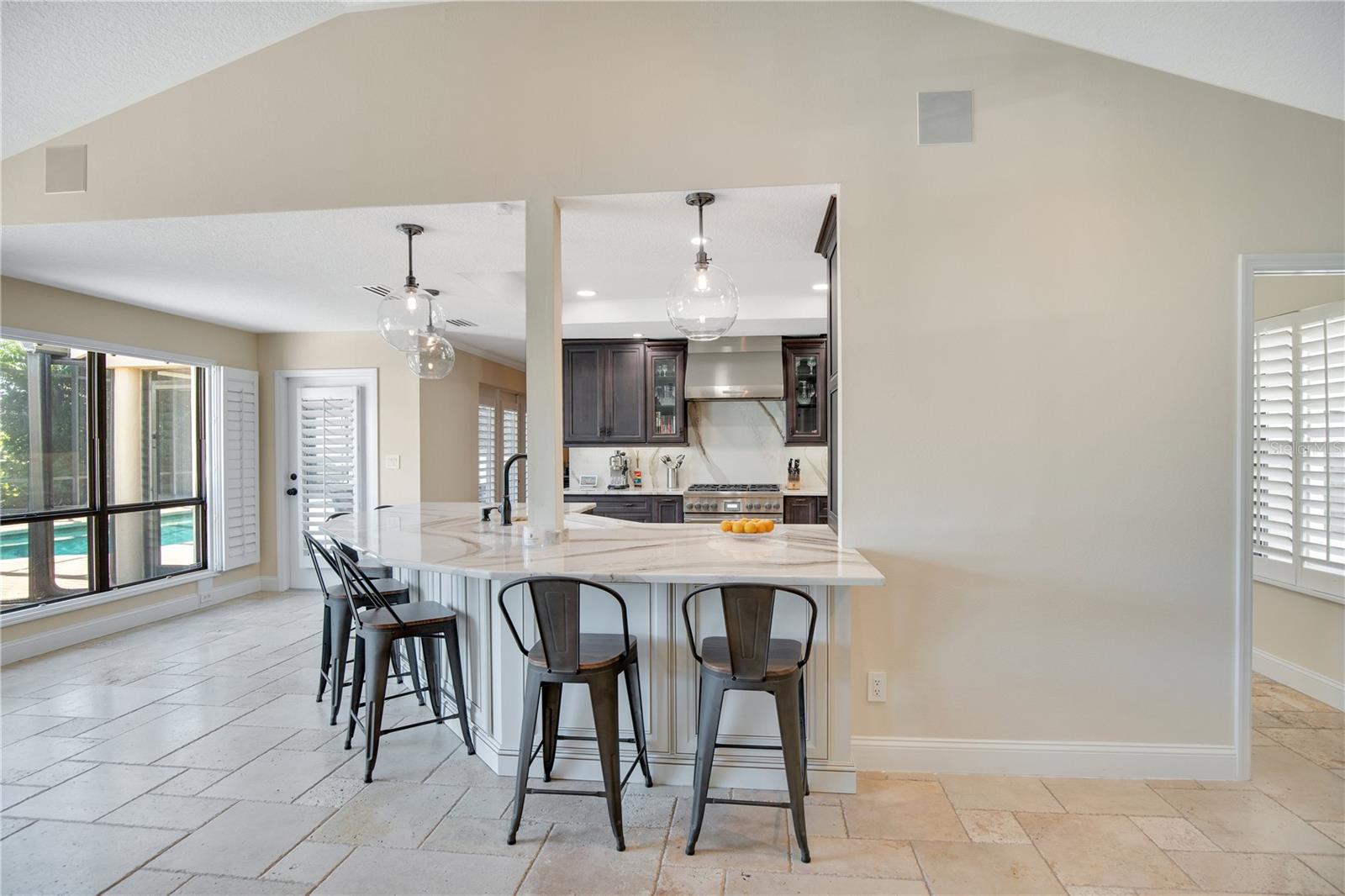 Listing photo id 23 for 525 Mandalay Road
