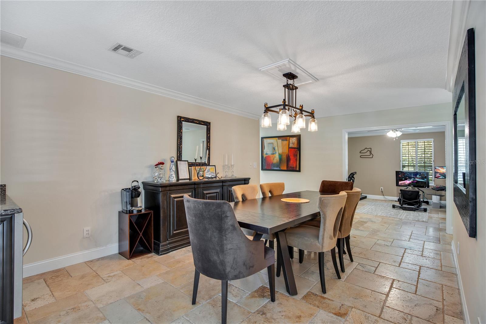 Listing photo id 24 for 525 Mandalay Road
