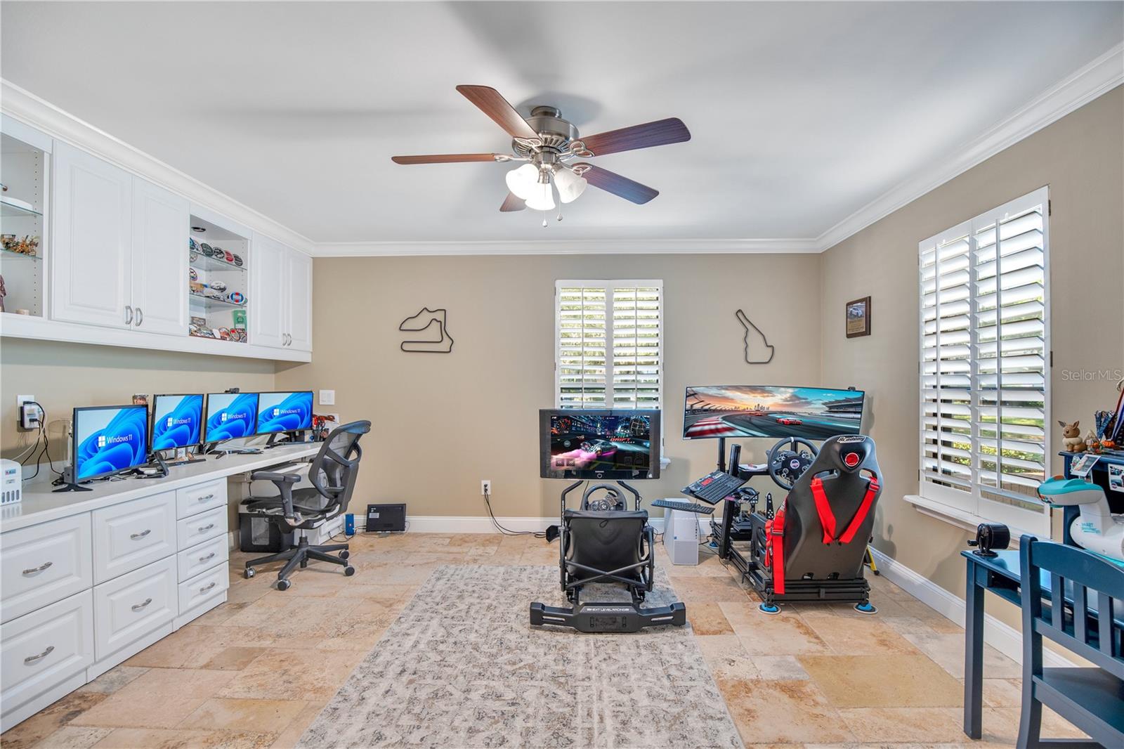 Listing photo id 34 for 525 Mandalay Road