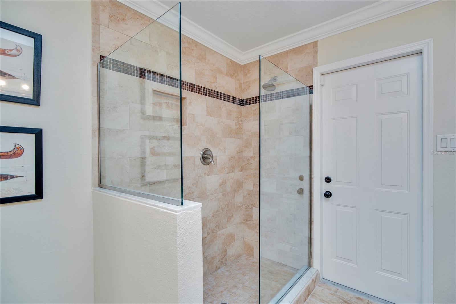 Listing photo id 37 for 525 Mandalay Road