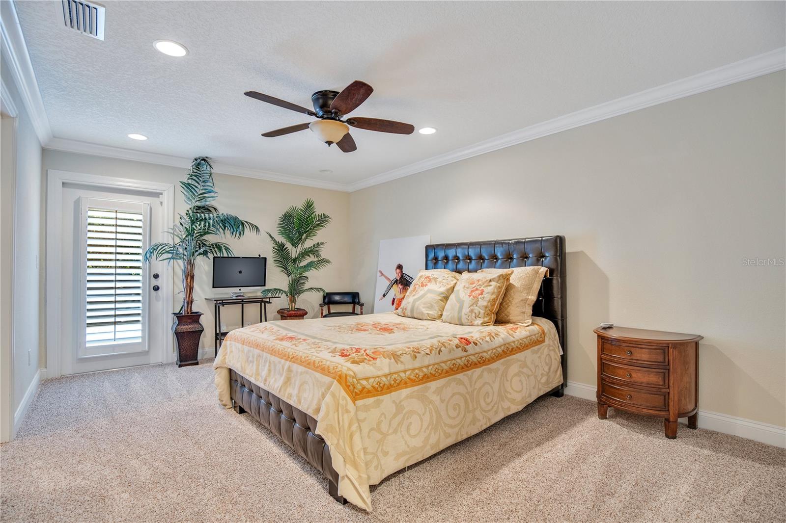 Listing photo id 38 for 525 Mandalay Road