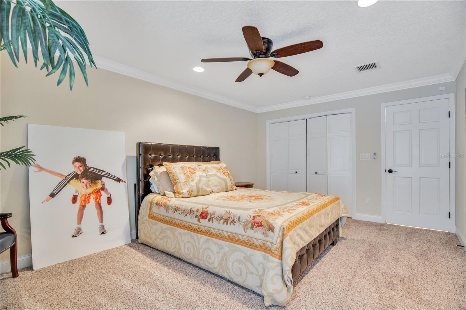 Listing photo id 39 for 525 Mandalay Road