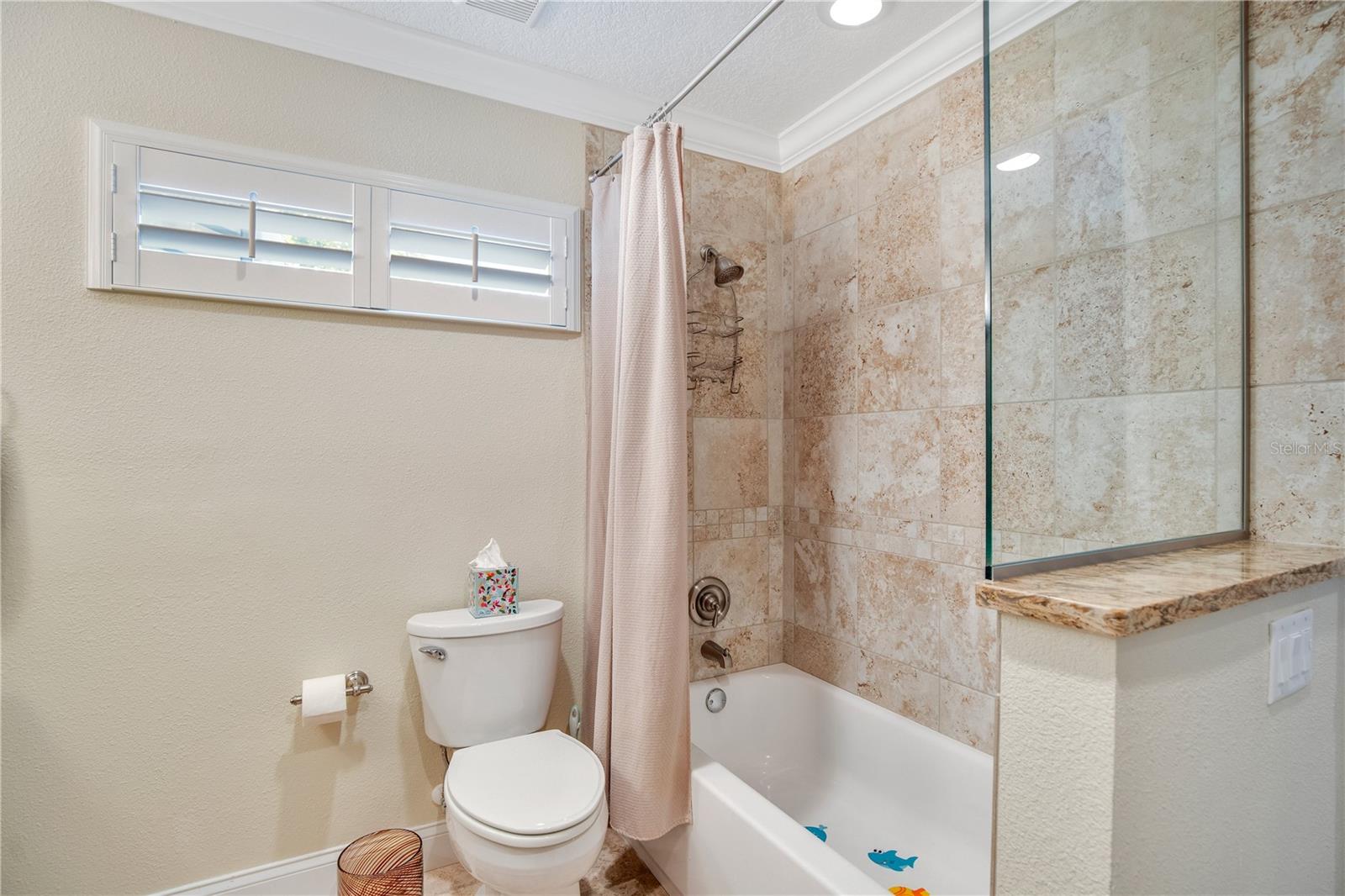 Listing photo id 41 for 525 Mandalay Road