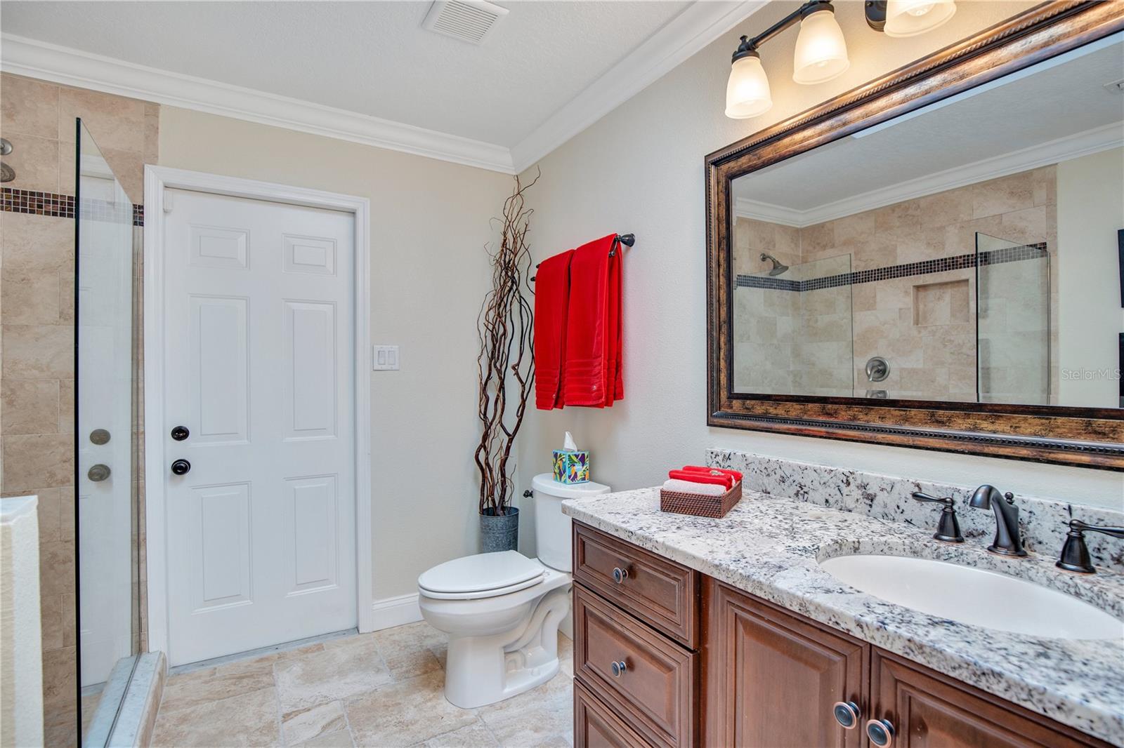 Listing photo id 42 for 525 Mandalay Road