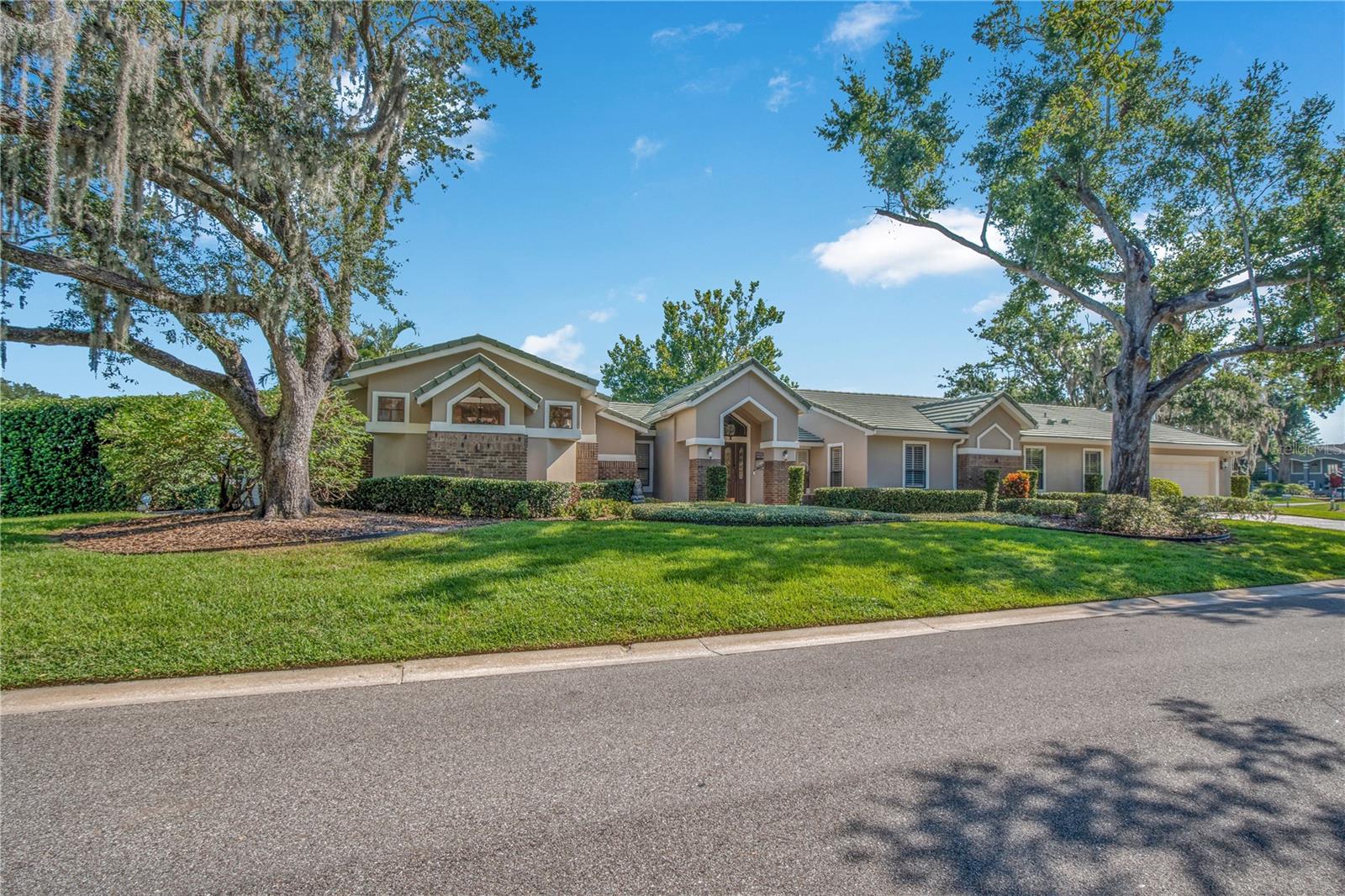 Listing photo id 3 for 525 Mandalay Road