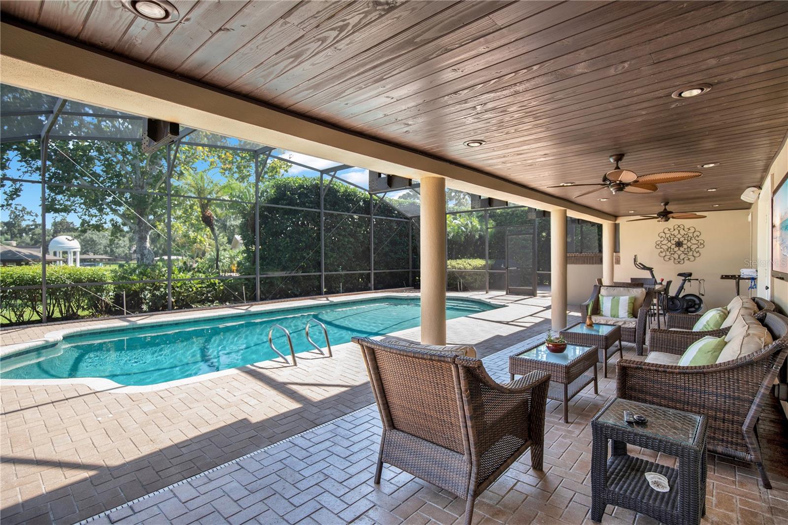 Listing photo id 49 for 525 Mandalay Road
