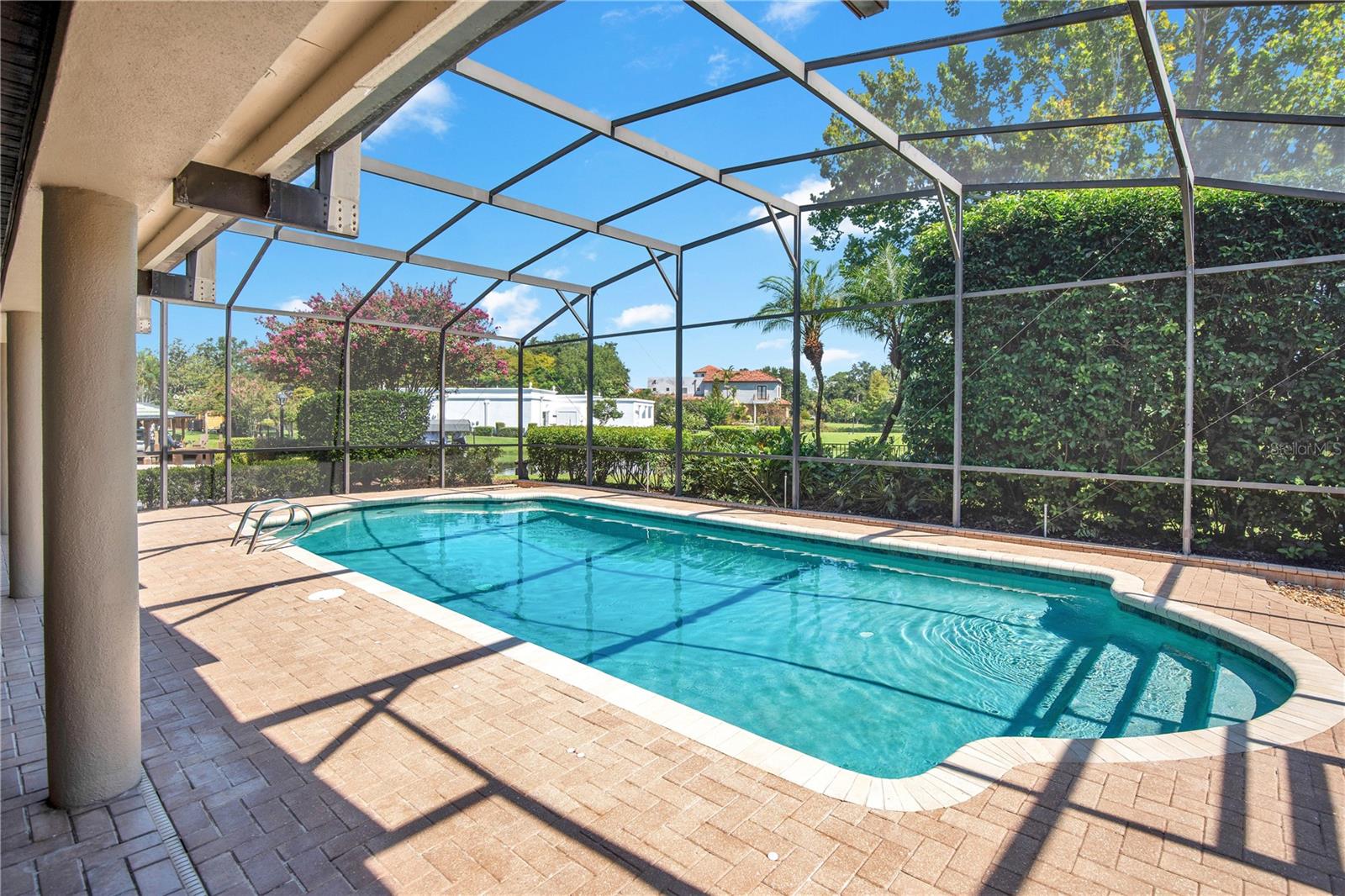 Listing photo id 51 for 525 Mandalay Road