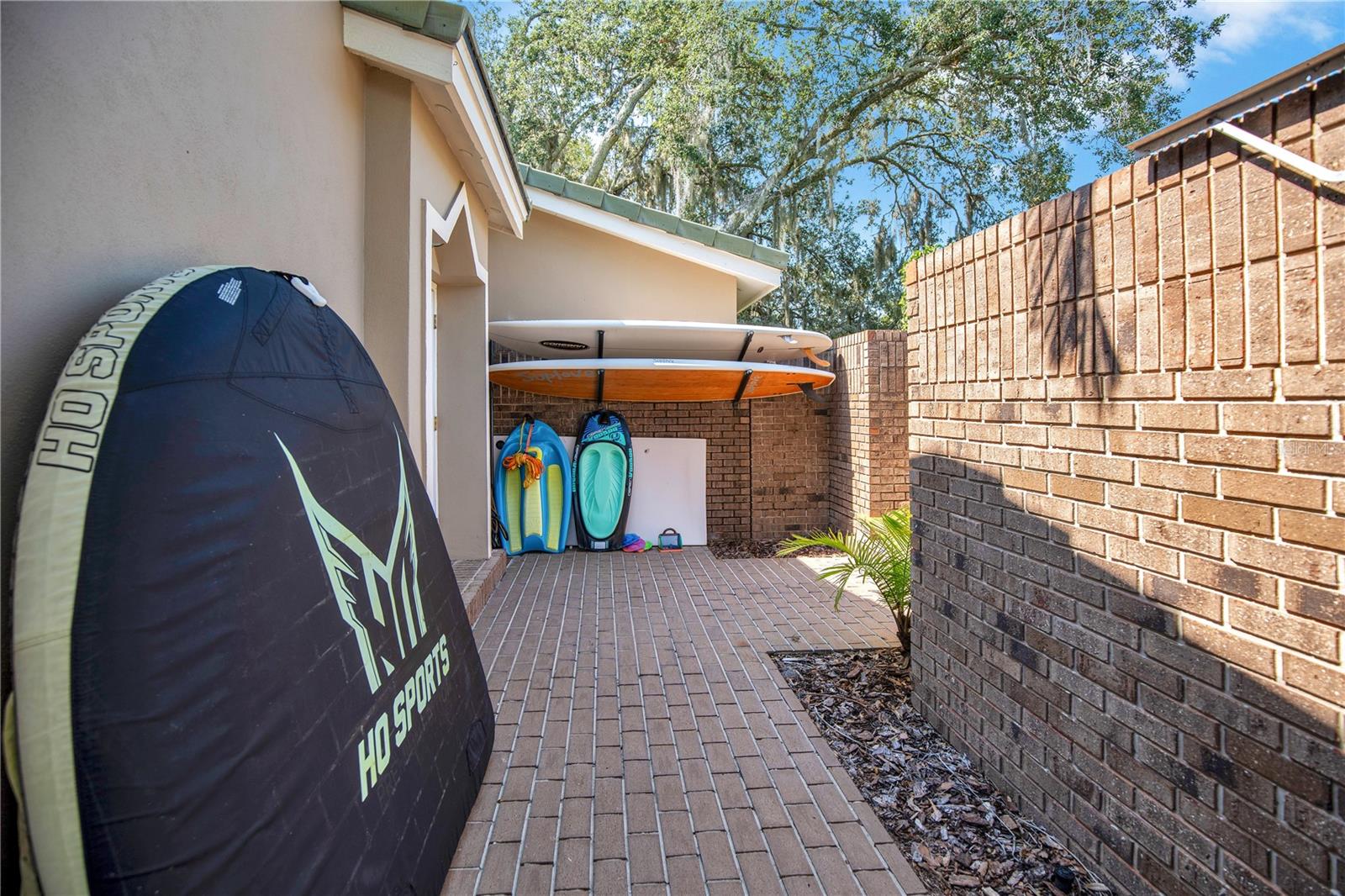 Listing photo id 58 for 525 Mandalay Road