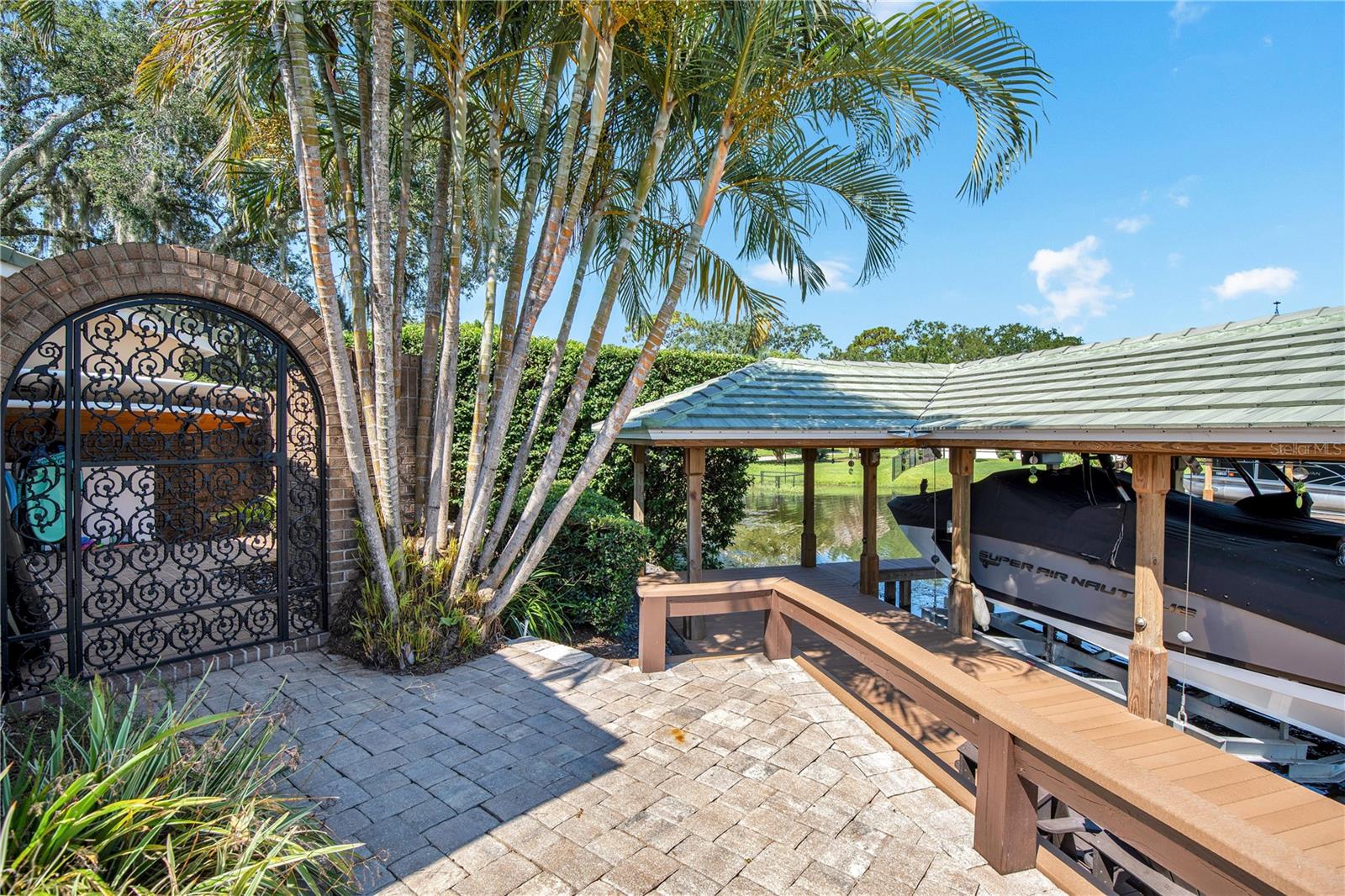 Listing photo id 59 for 525 Mandalay Road