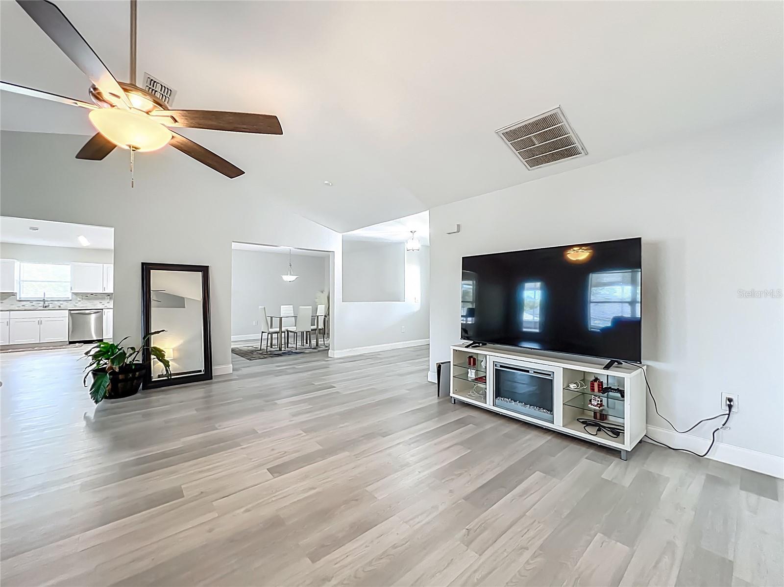 Image 10 of 39 For 12368 Killian Street