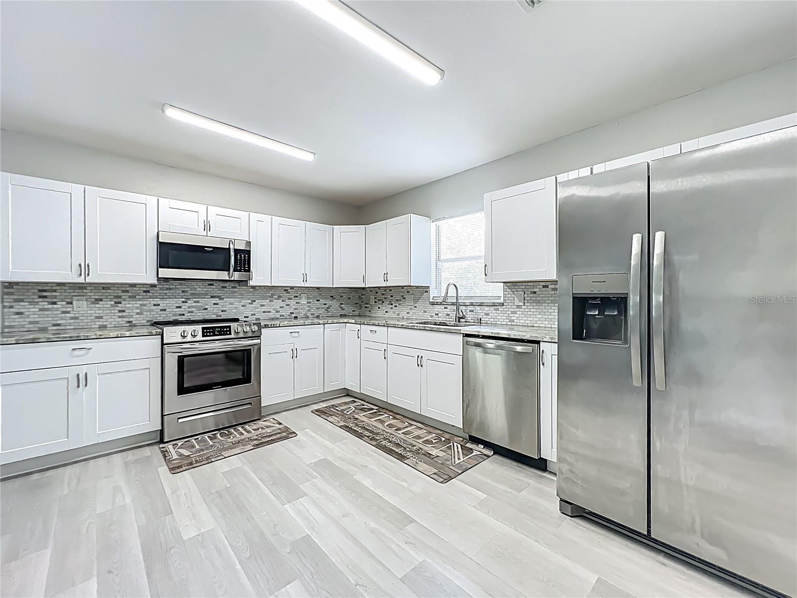 Image 14 of 39 For 12368 Killian Street