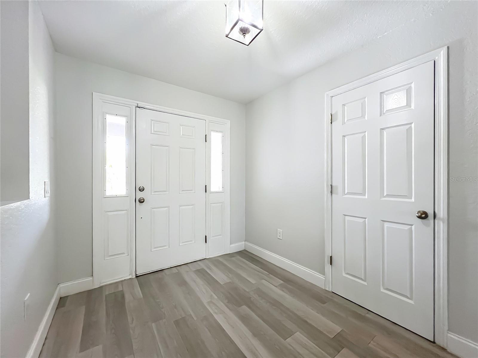 Image 5 of 39 For 12368 Killian Street