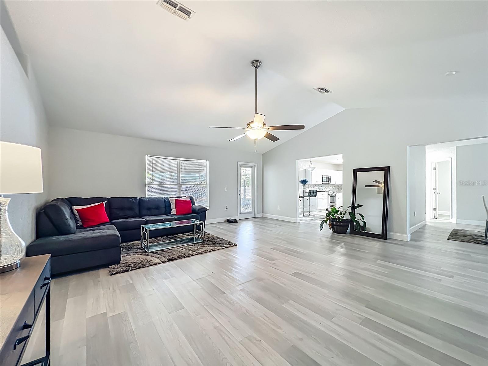 Image 7 of 39 For 12368 Killian Street