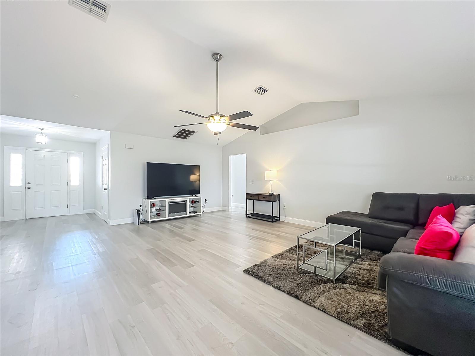 Image 9 of 39 For 12368 Killian Street
