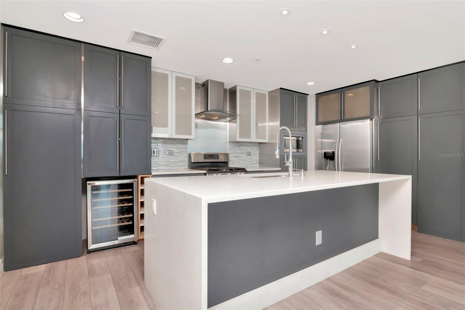 Image 11 of 70 For 1208 Kennedy Boulevard 1011