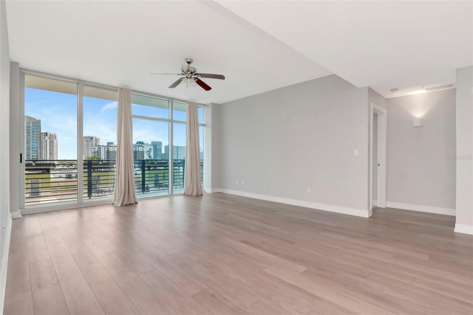 Image 4 of 70 For 1208 Kennedy Boulevard 1011