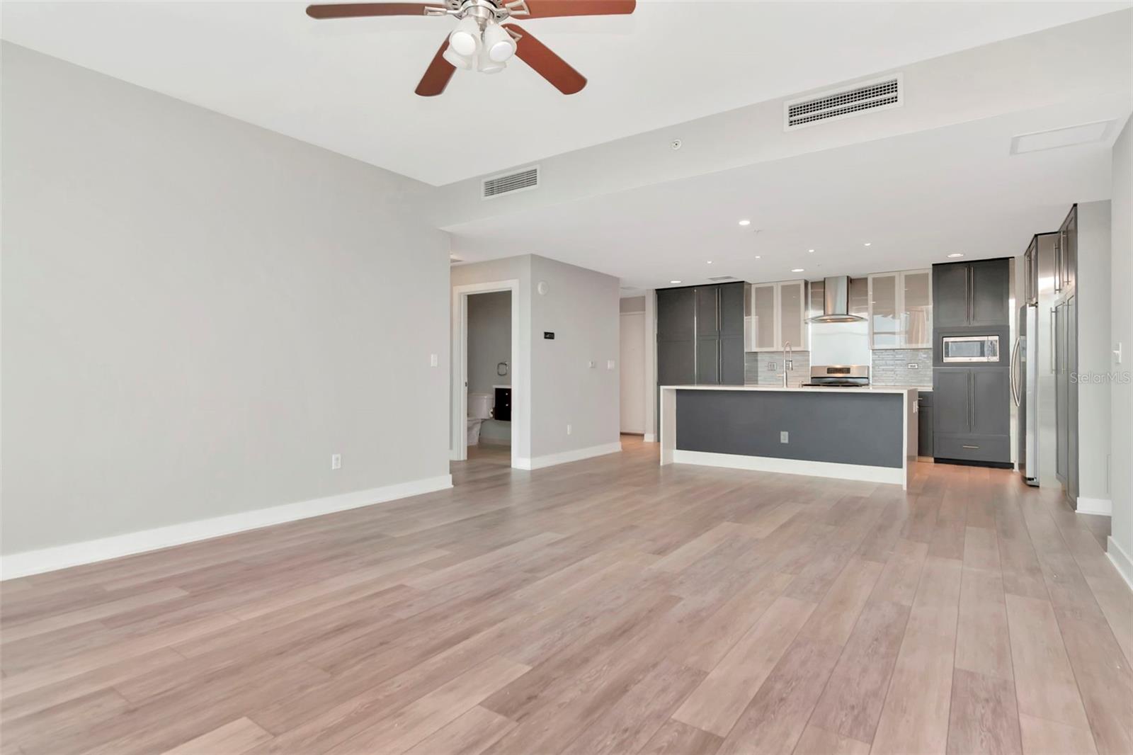 Image 6 of 70 For 1208 Kennedy Boulevard 1011