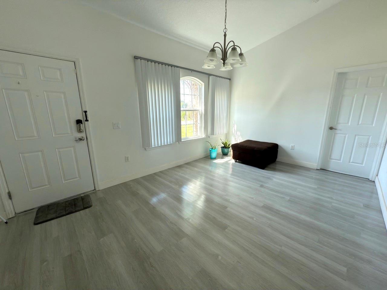 Image 6 of 35 For 1107 Doncaster Court