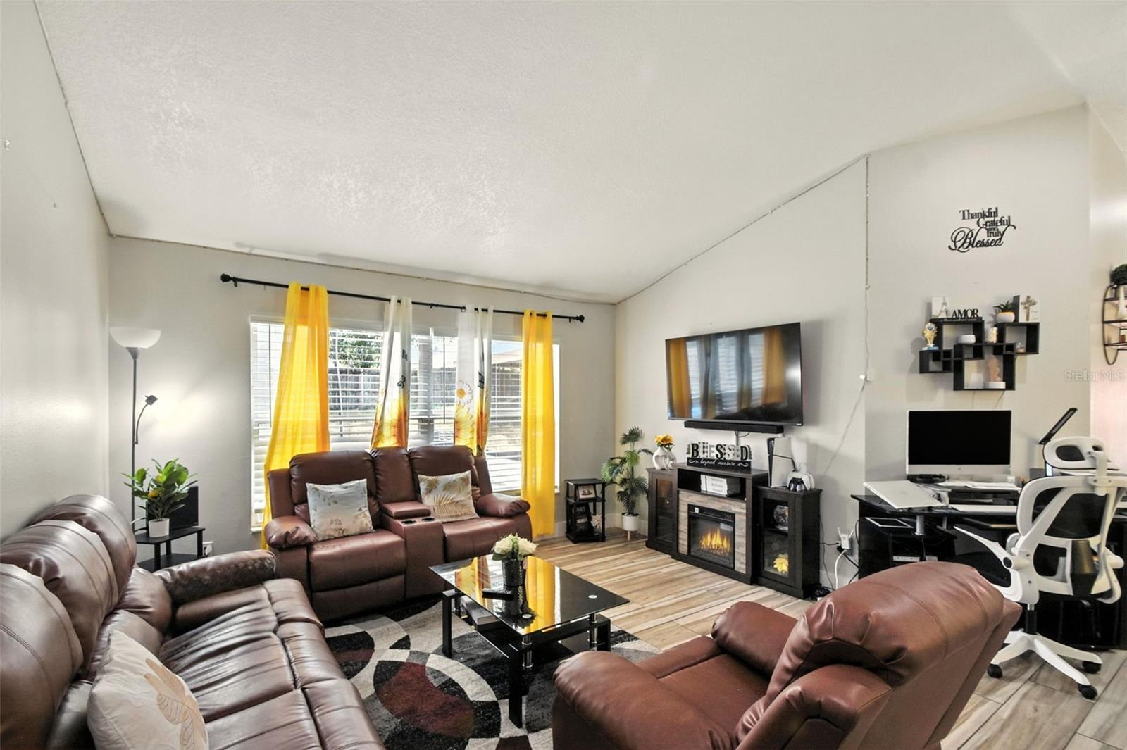 Image 10 of 35 For 6084 Brookhill Circle