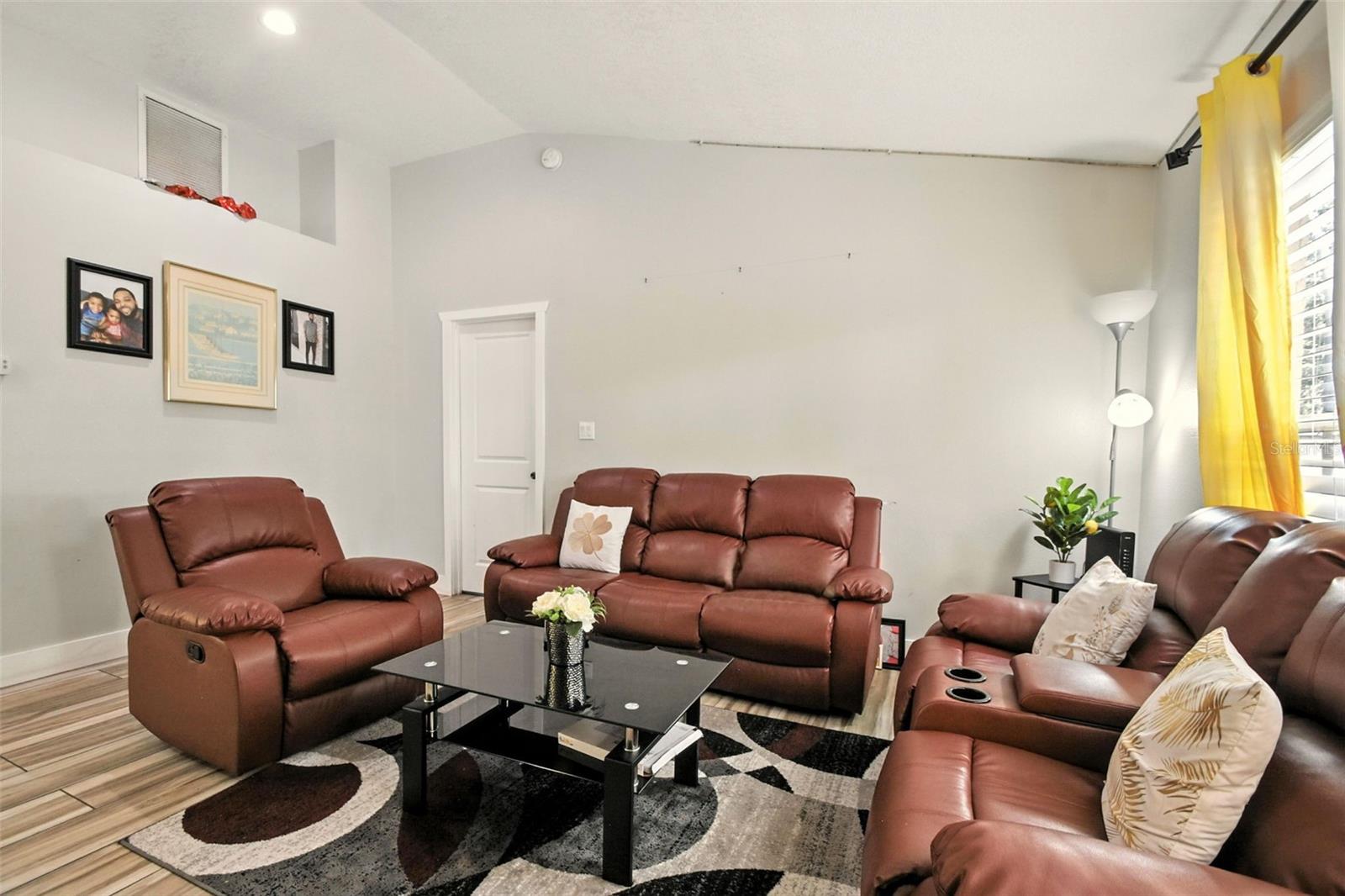 Image 11 of 35 For 6084 Brookhill Circle