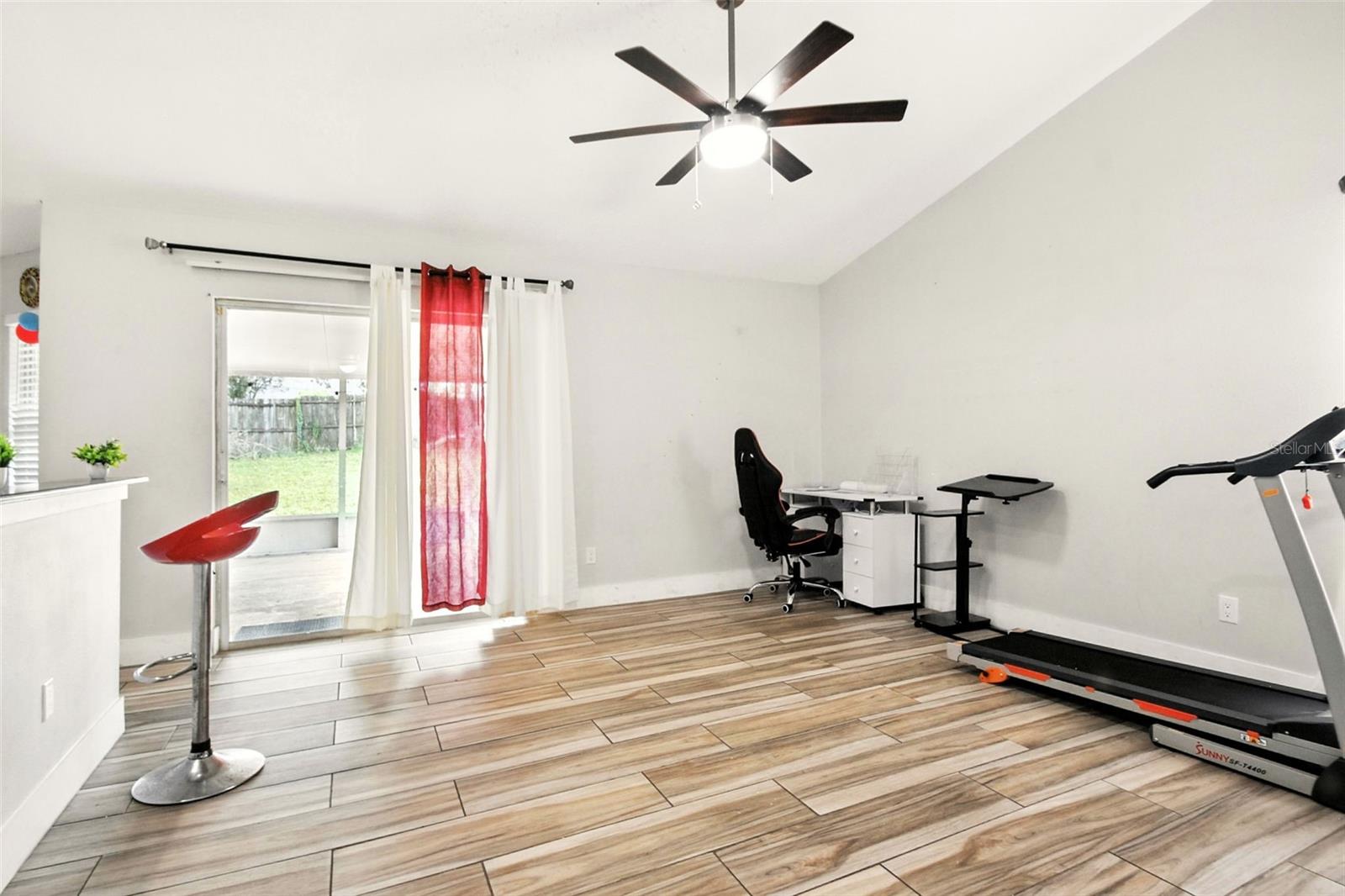 Image 12 of 35 For 6084 Brookhill Circle