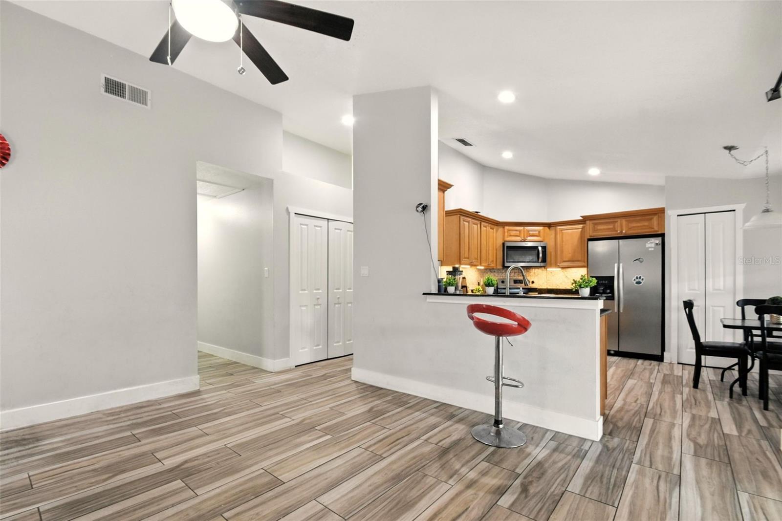 Image 14 of 35 For 6084 Brookhill Circle