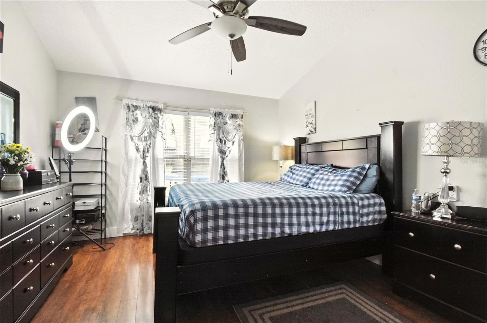 Image 21 of 35 For 6084 Brookhill Circle