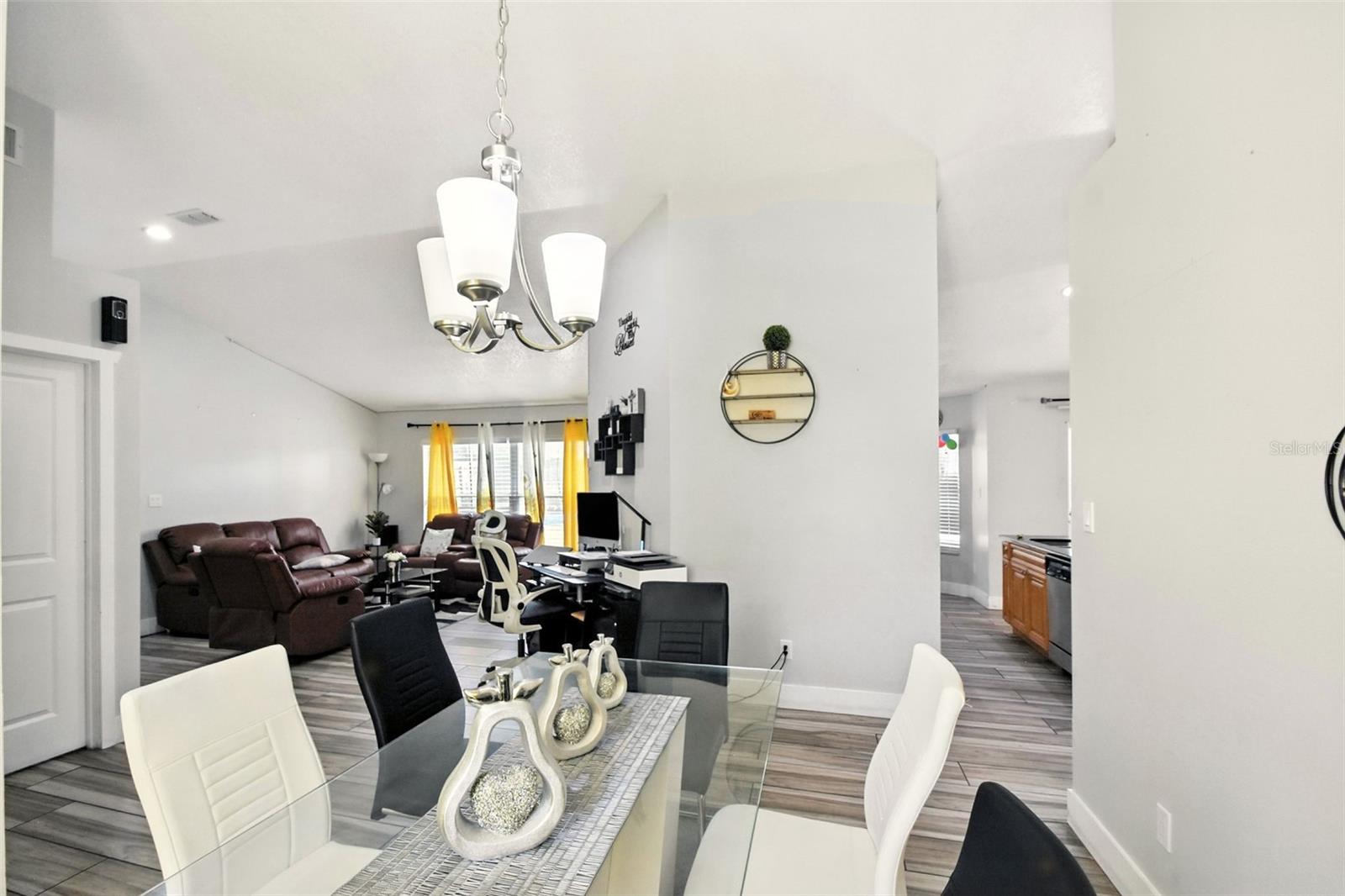 Image 7 of 35 For 6084 Brookhill Circle