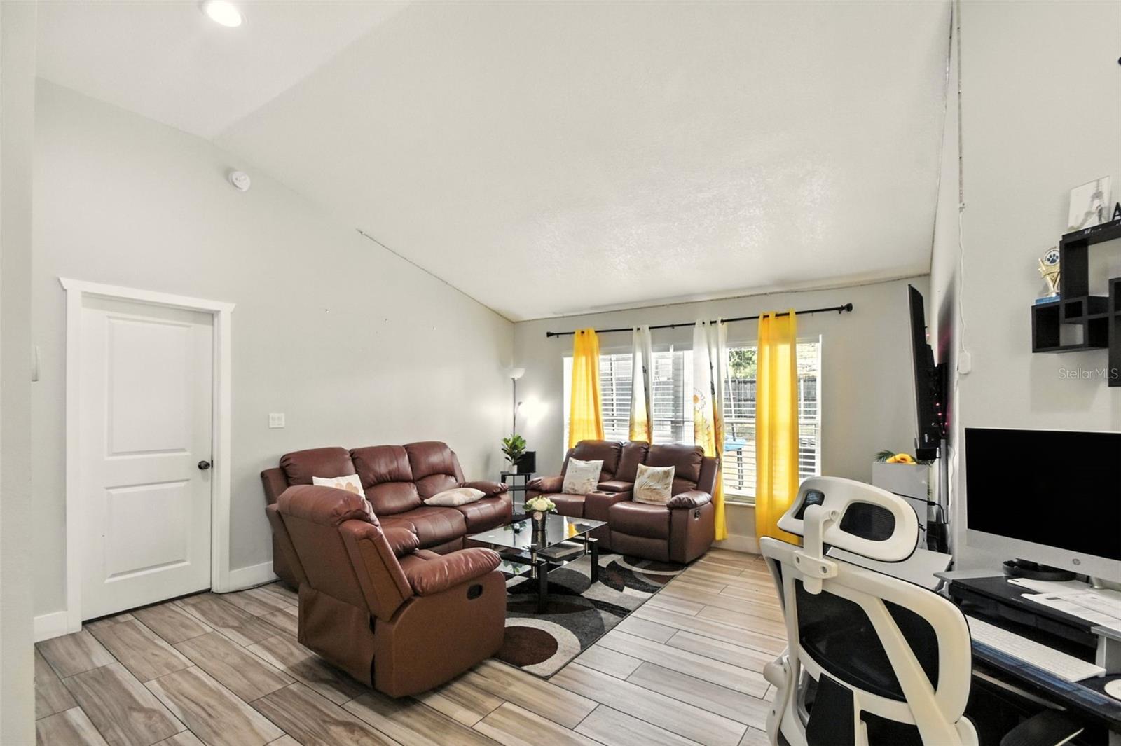 Image 8 of 35 For 6084 Brookhill Circle