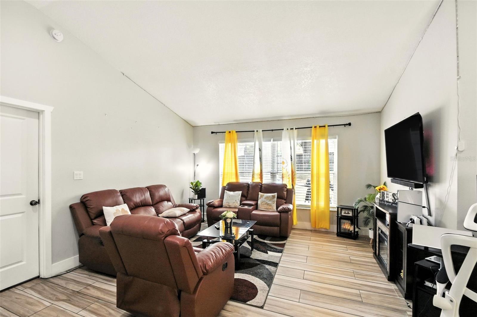 Image 9 of 35 For 6084 Brookhill Circle