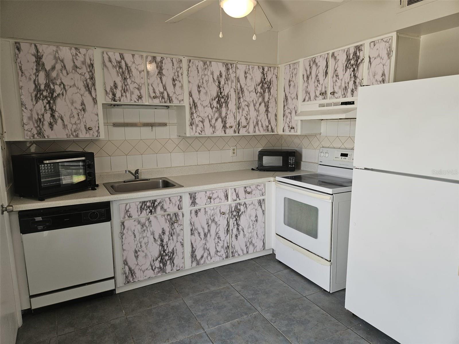 Image 6 of 18 For 672 Leslie Court 672