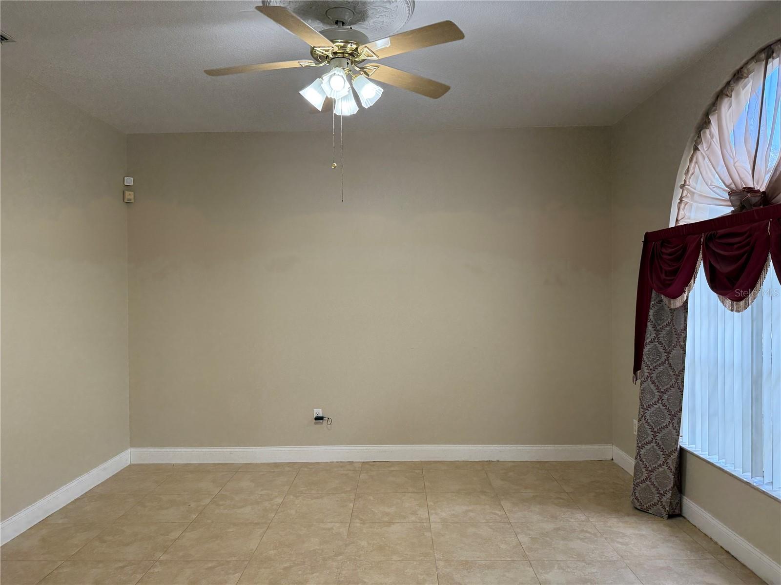 Image 18 of 39 For 1373 Foxforrest Circle