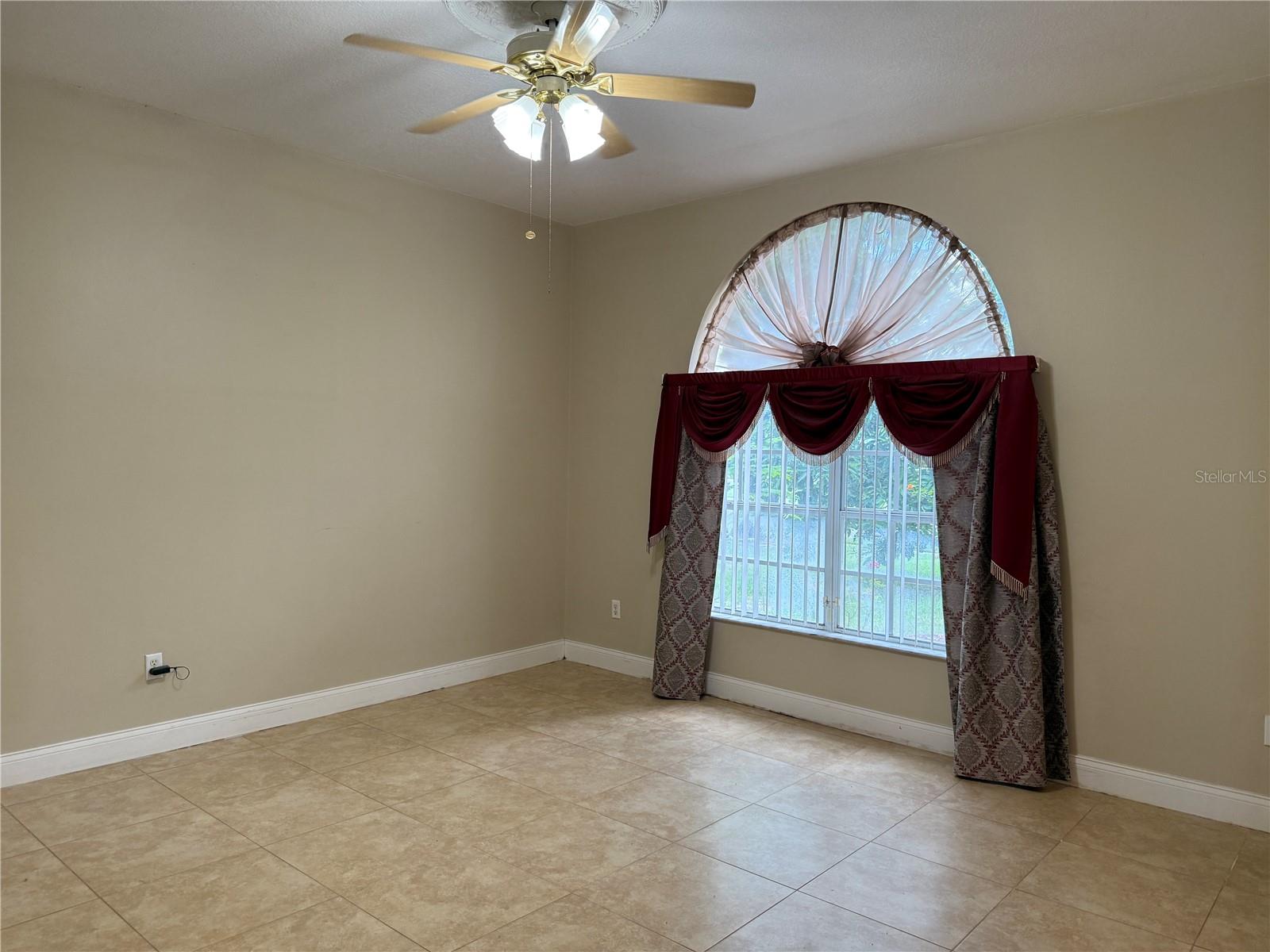Image 19 of 39 For 1373 Foxforrest Circle