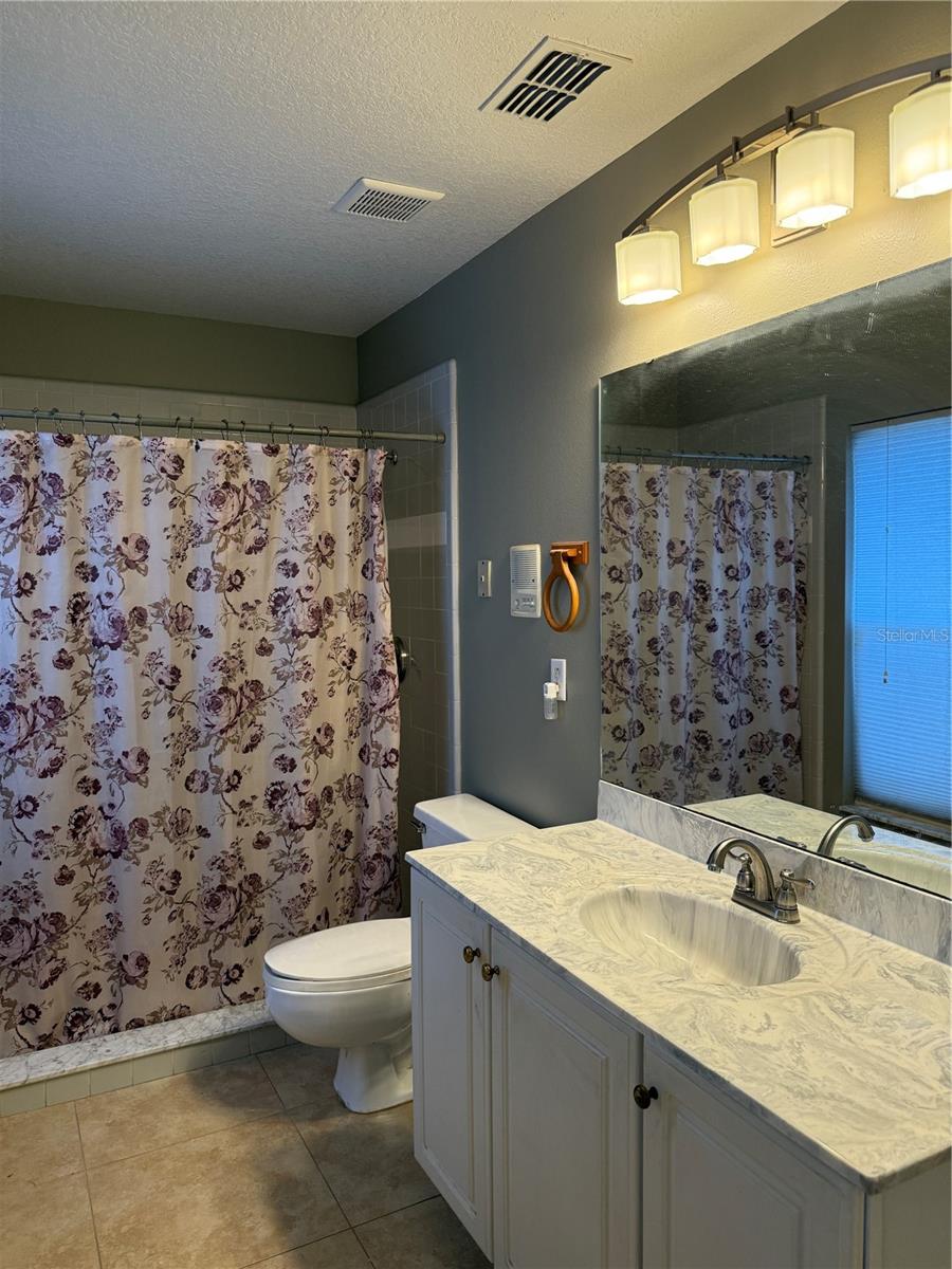 Image 20 of 39 For 1373 Foxforrest Circle