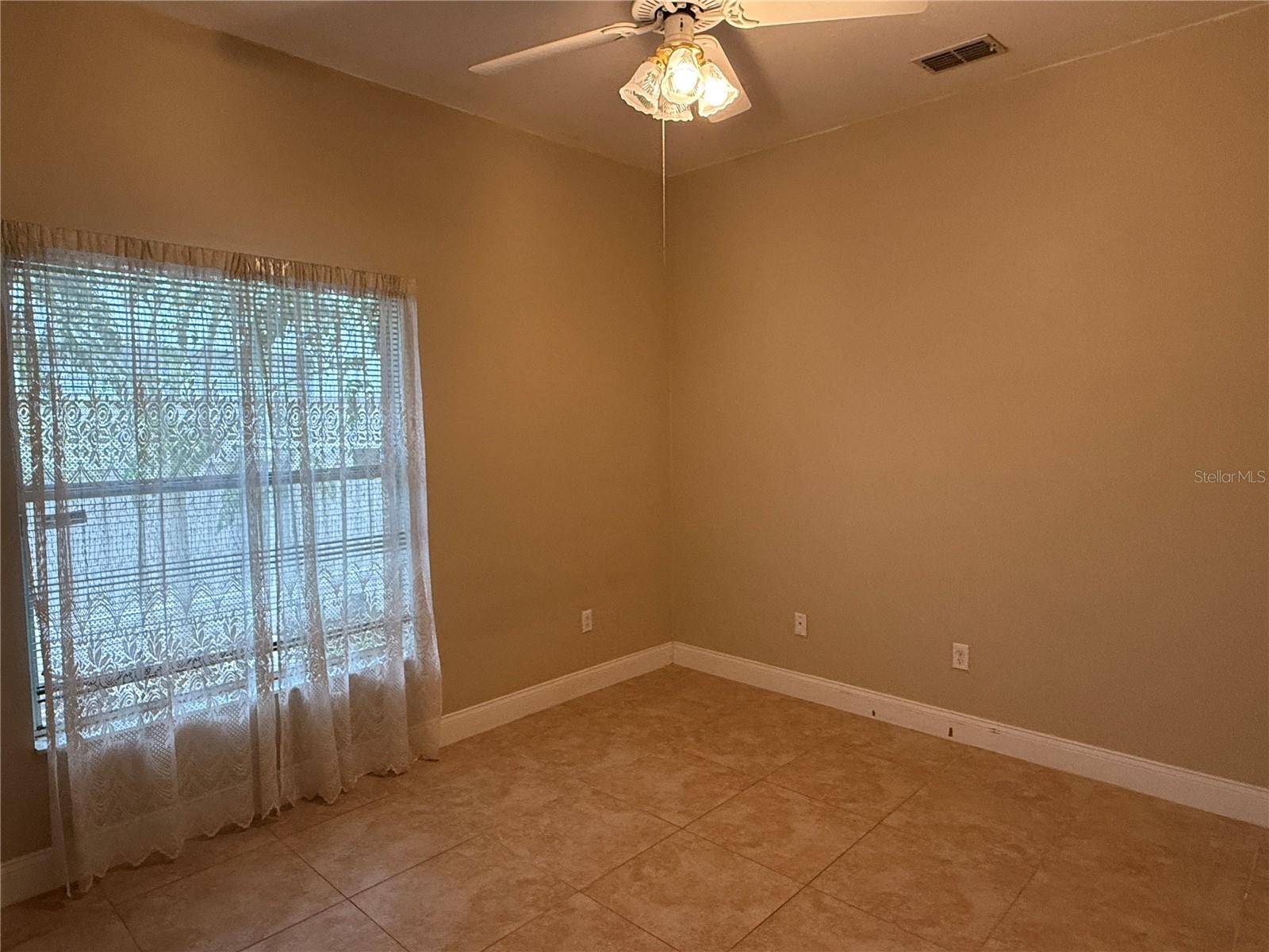 Image 21 of 39 For 1373 Foxforrest Circle