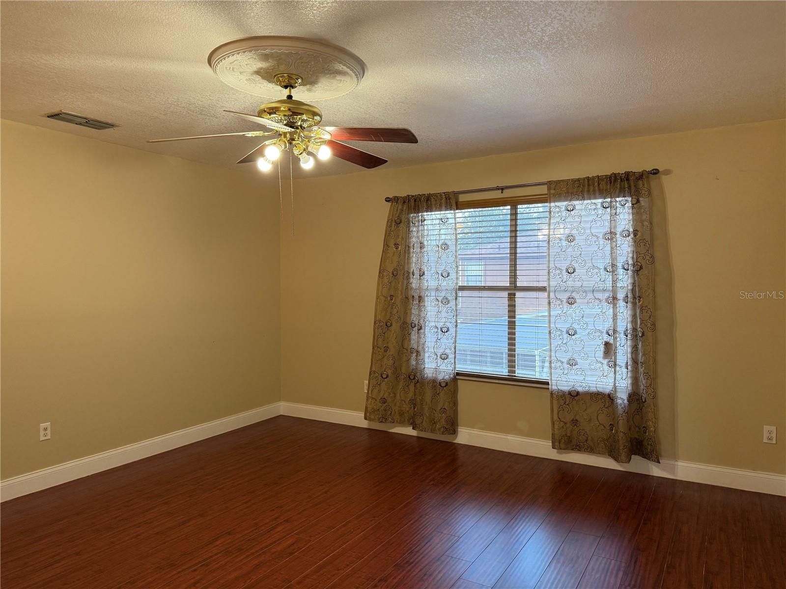 Image 23 of 39 For 1373 Foxforrest Circle