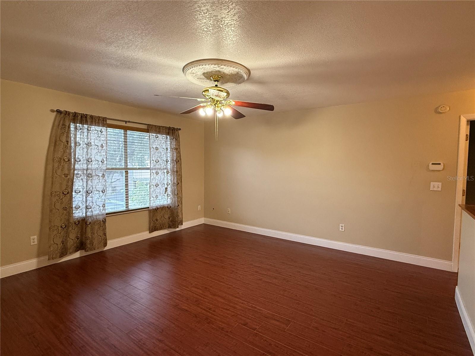Image 24 of 39 For 1373 Foxforrest Circle