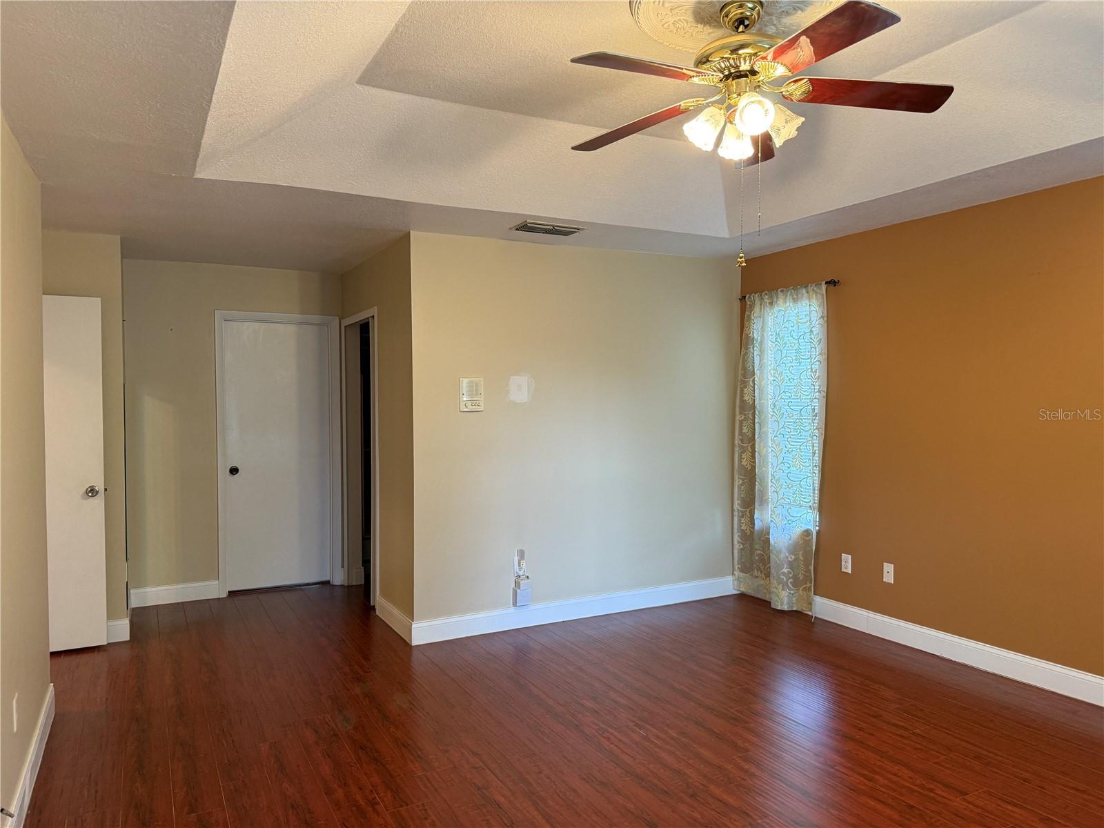 Image 25 of 39 For 1373 Foxforrest Circle