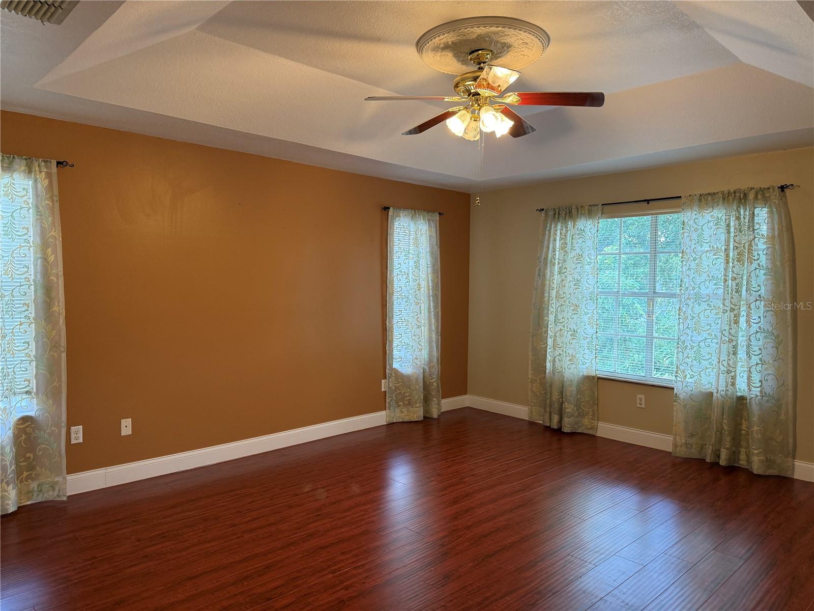Image 26 of 39 For 1373 Foxforrest Circle