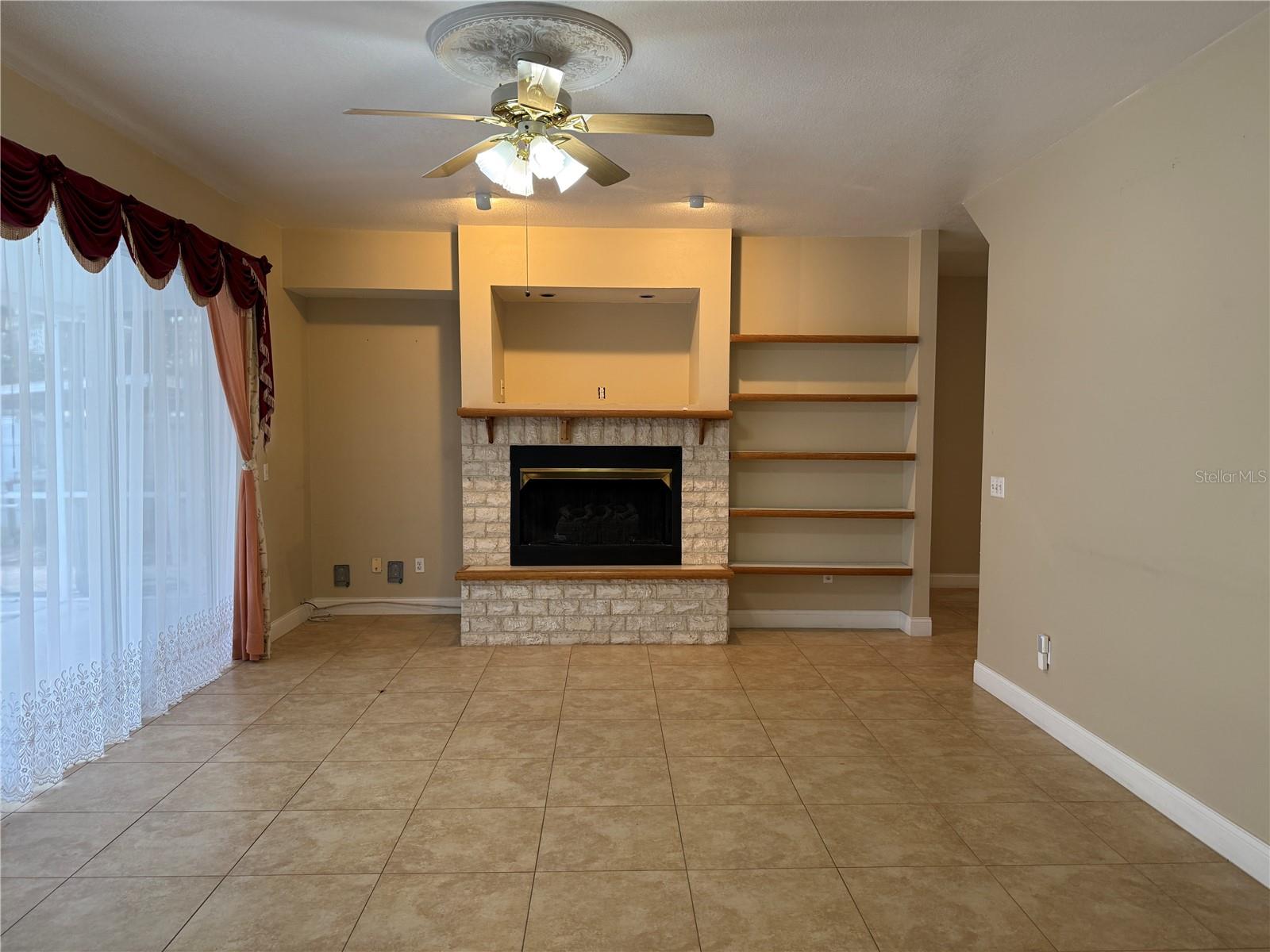 Image 3 of 39 For 1373 Foxforrest Circle