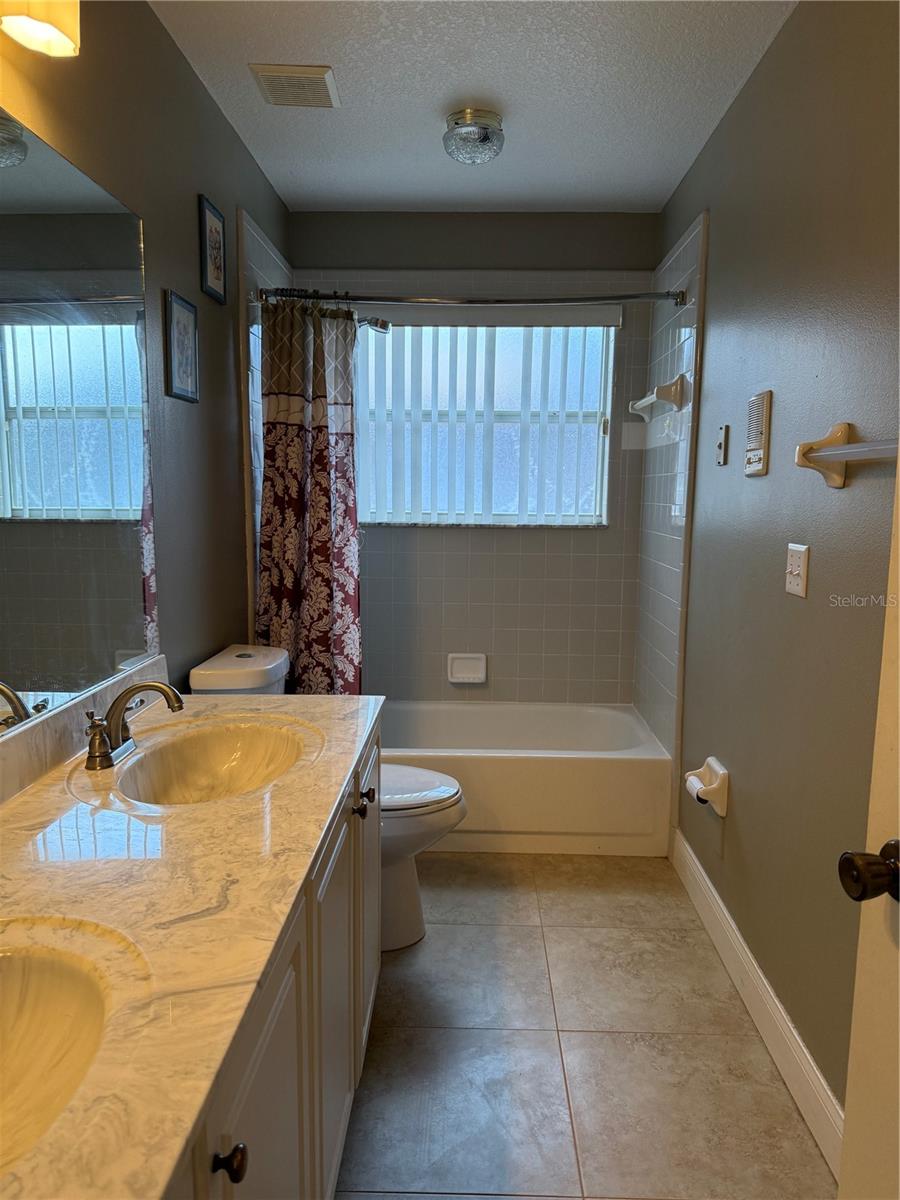 Image 31 of 39 For 1373 Foxforrest Circle