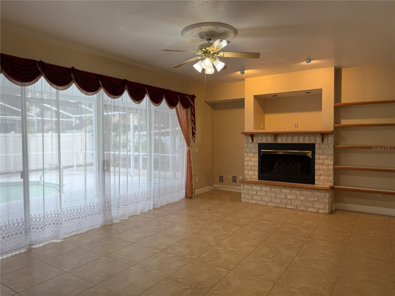 Image 4 of 39 For 1373 Foxforrest Circle