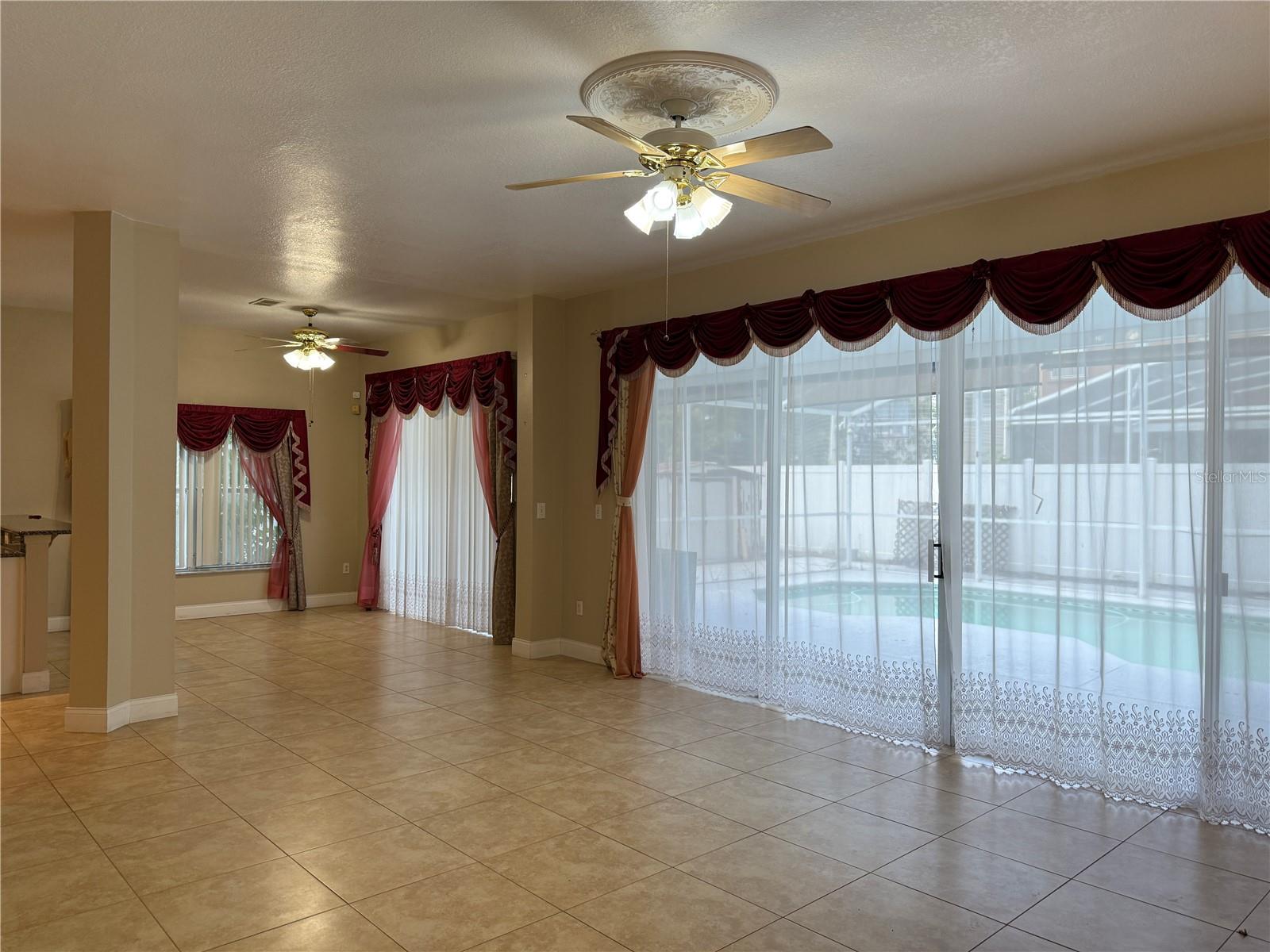 Image 6 of 39 For 1373 Foxforrest Circle