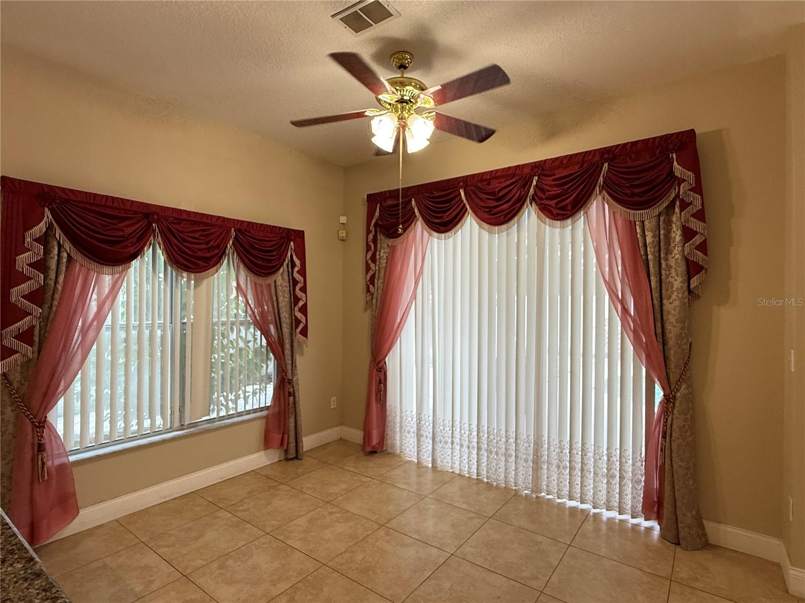 Image 8 of 39 For 1373 Foxforrest Circle