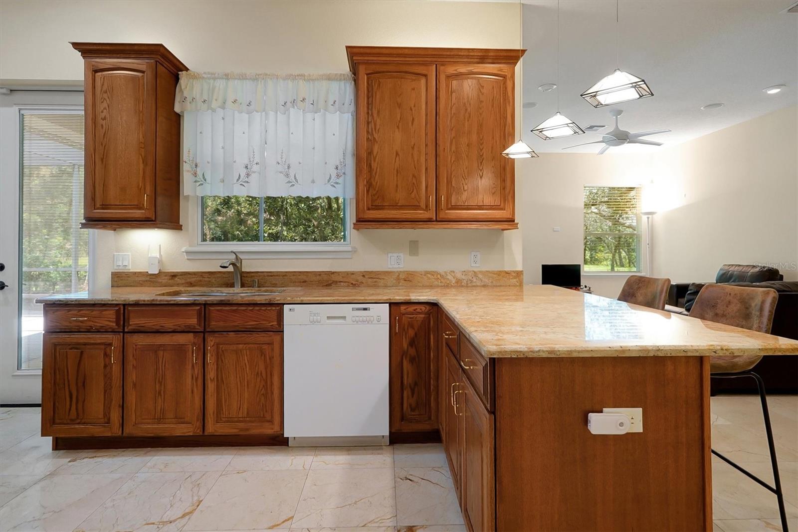 Image 12 of 47 For 220 Bahama Road