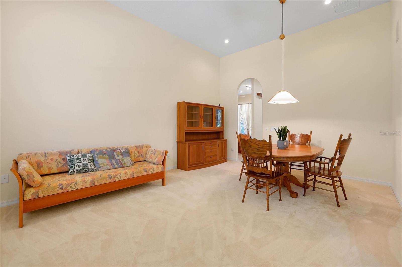 Image 15 of 47 For 220 Bahama Road