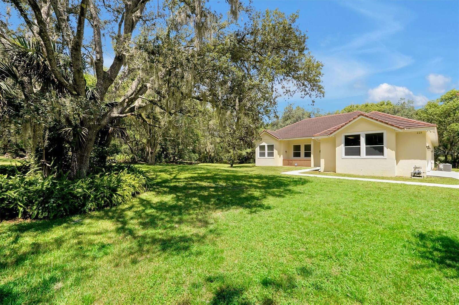 Image 2 of 47 For 220 Bahama Road