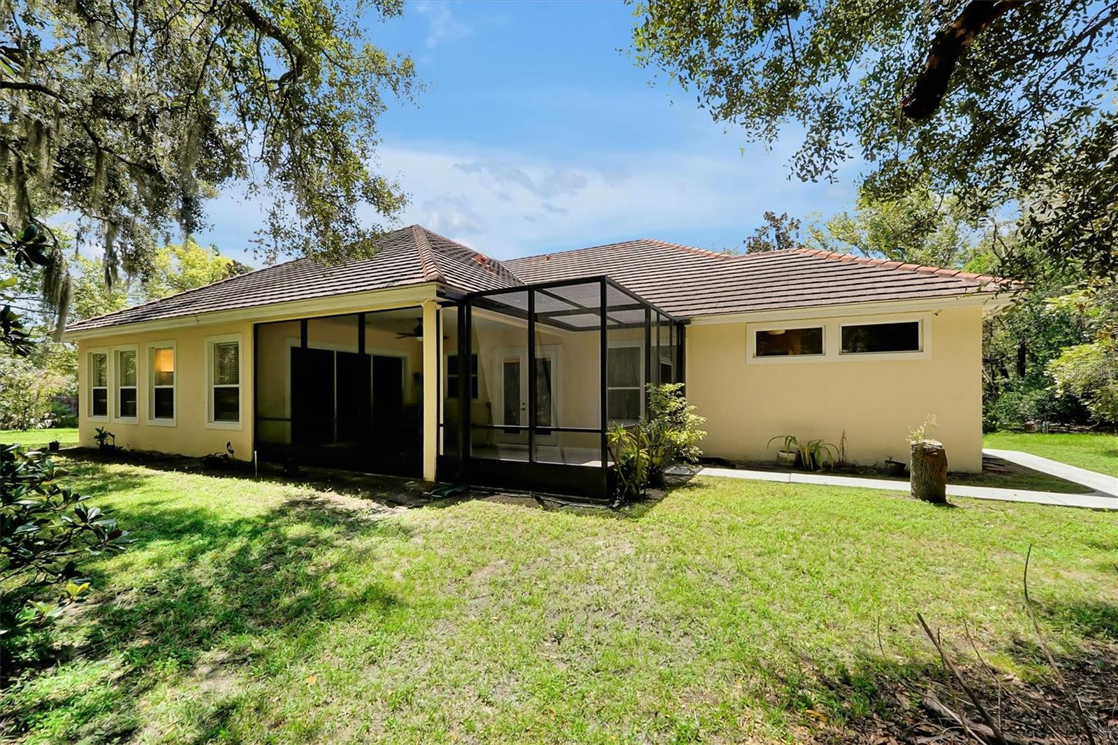 Image 39 of 47 For 220 Bahama Road