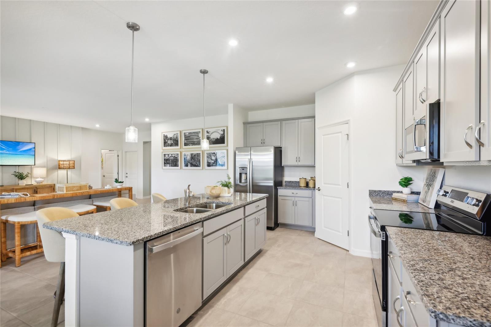 Image 4 of 31 For 12801 Trovita Drive
