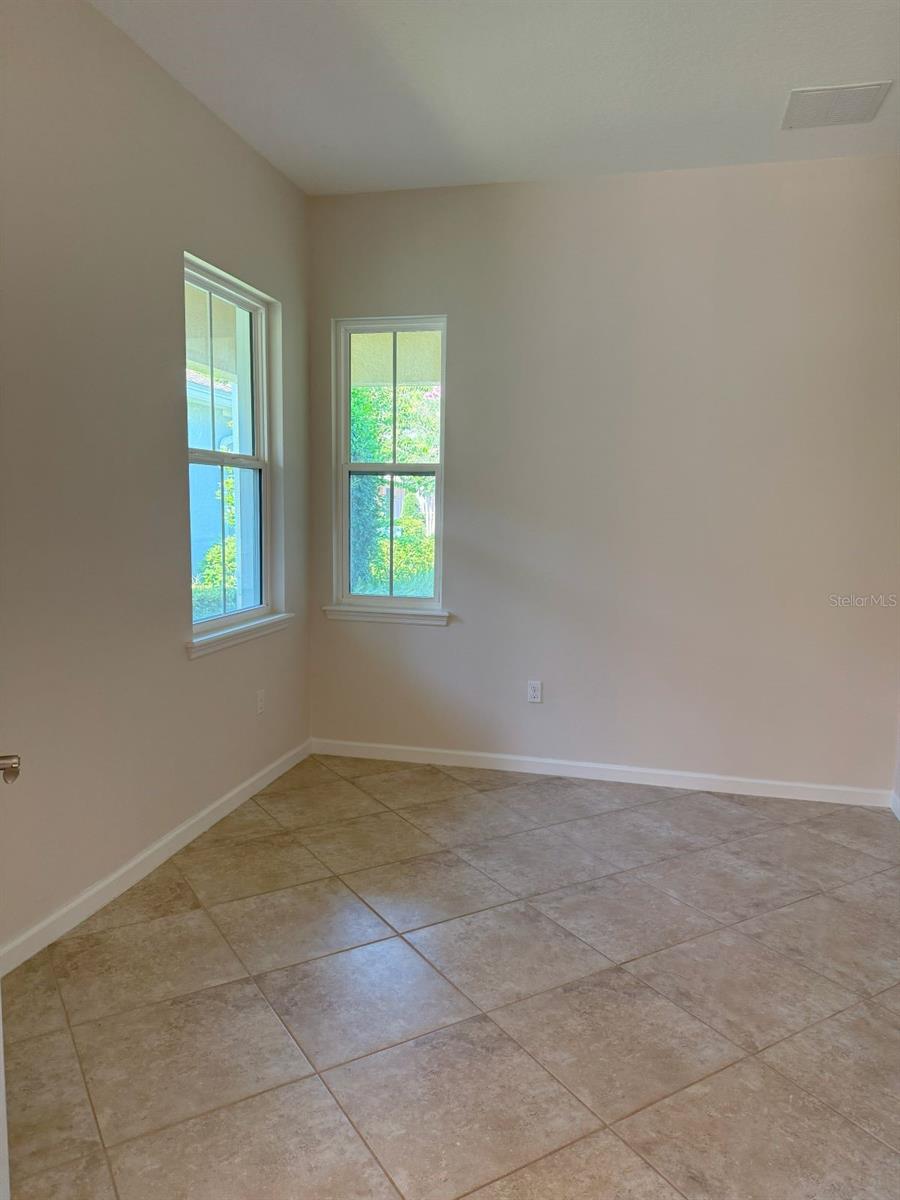 Image 13 of 43 For 1677 Victoria Gardens Drive